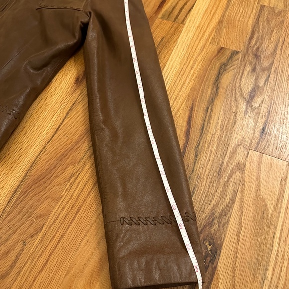 Chic Women's Brown Leather Jacket - Picture 5 of 10